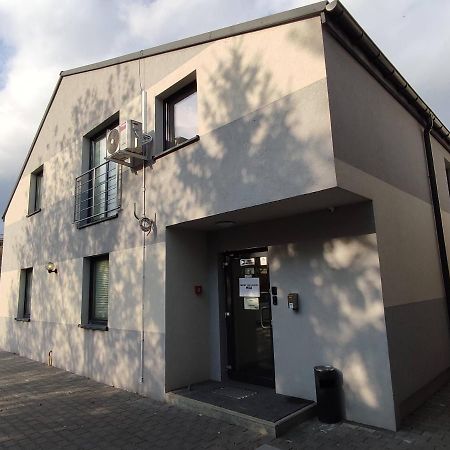 Obiekt Noclegowy Ocelot Pruszkow Exterior photo